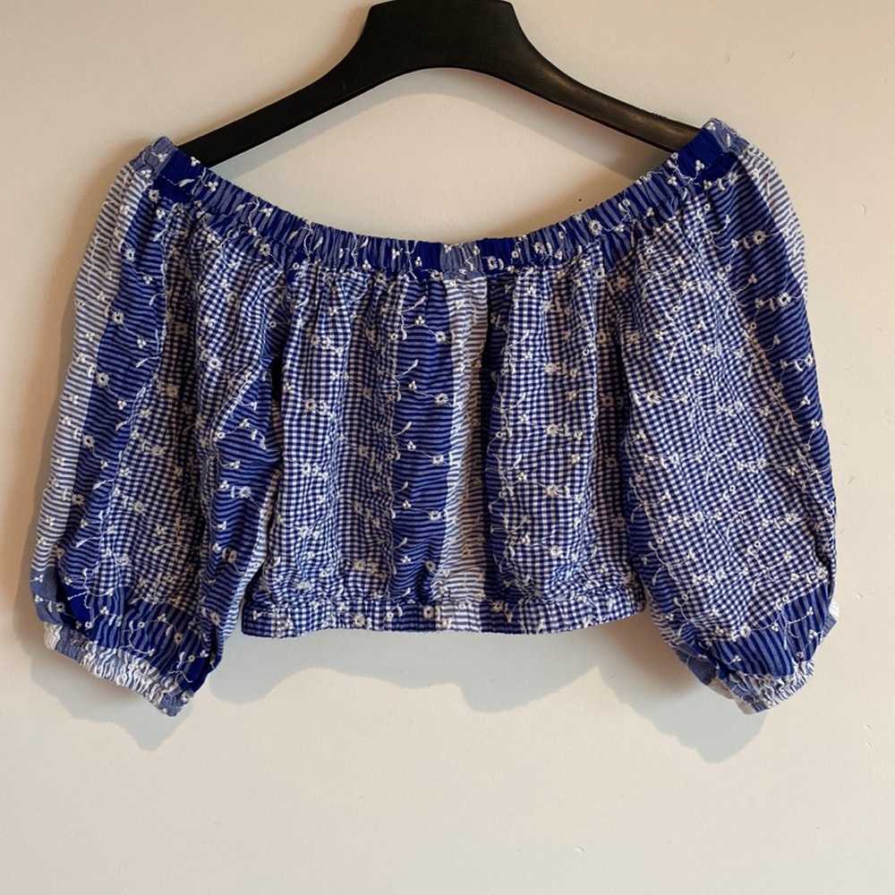 FOREVER 21 BLUE AND WHITE CROP TOP